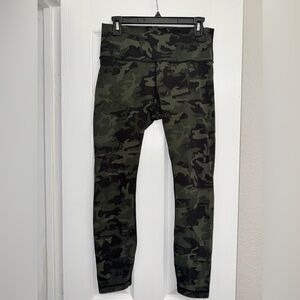Women’s Lululemon size 8 Camo Leggings